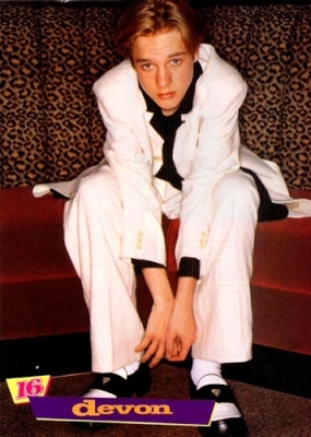 whitesuit_28229.jpg